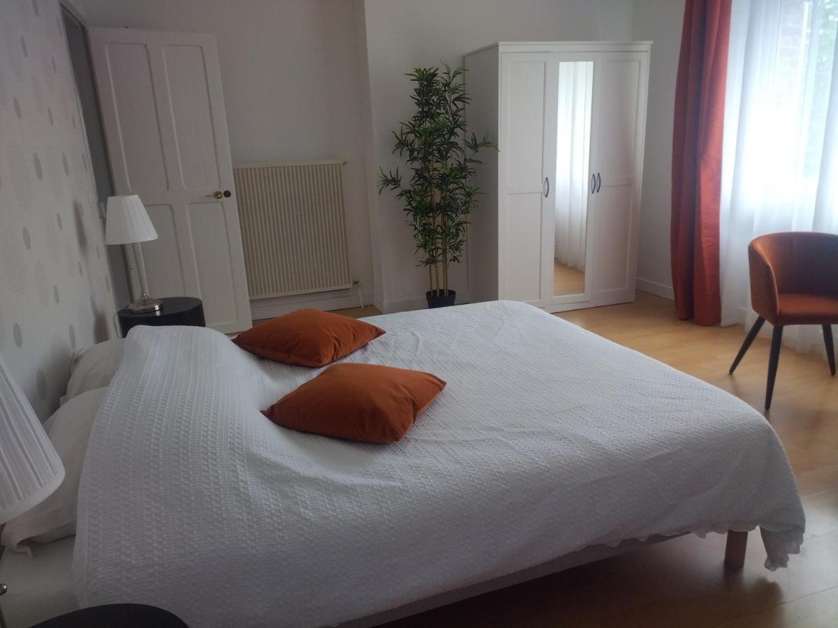 Chambre Au Manoir De L'Onde, Au Bord De L'Yonne, Pres De Sens Villeperrot Luaran gambar