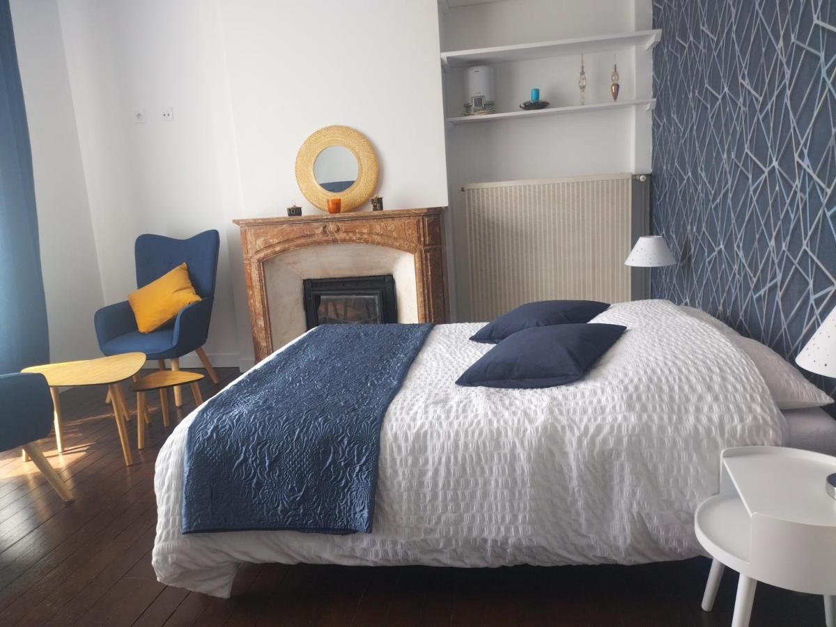 Chambre Au Manoir De L'Onde, Au Bord De L'Yonne, Pres De Sens Villeperrot Luaran gambar